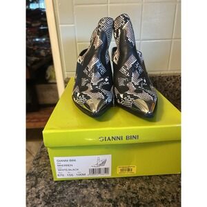 New in box leather Gianni Bini western leather mule comfortable sole Size 10